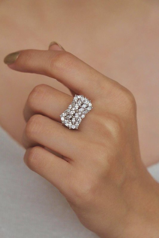 Gt1

✨انگشتر نقره جواهری مارکیزی 17296